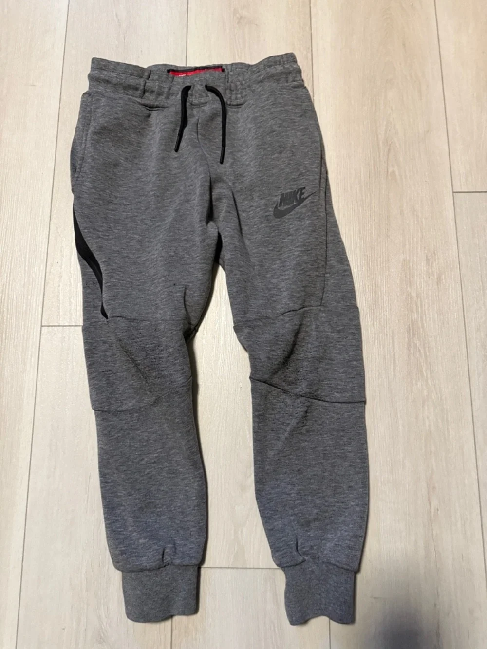 Nike Tech Sweats -Kids Dark Gray Heather Joggers (wear on knees) size Small